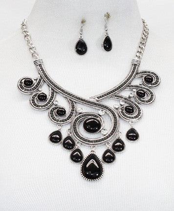 Beautiful Black Swirl Necklace Set.